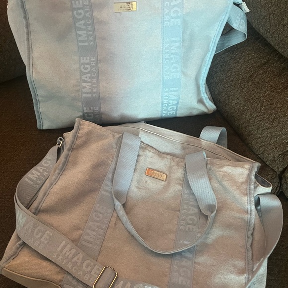 Image Skin Care 🧖🏽♀️Blue faux jeans, summer tote! - Picture 4 of 5